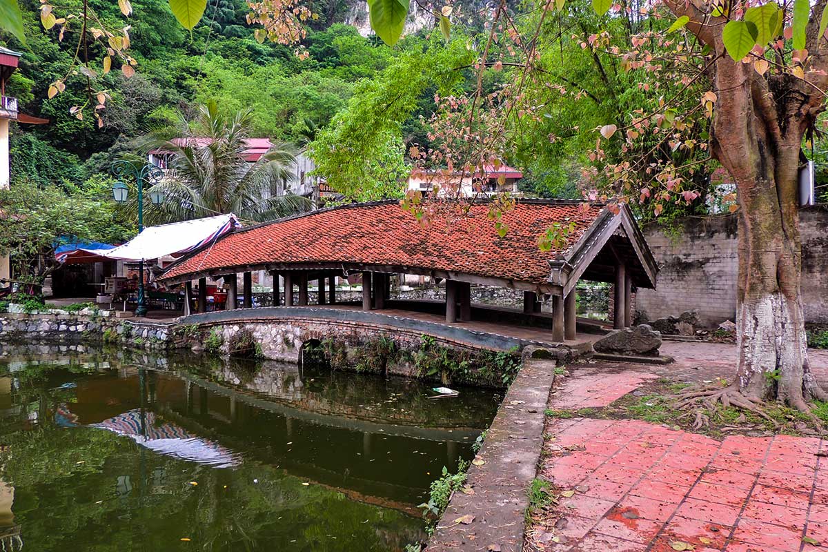 Hanoi Biking Trip Duong Lam Thay Tay Phuong Pagoda 1 Day